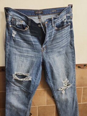 Slim fit, ripped Judy Blue jeans